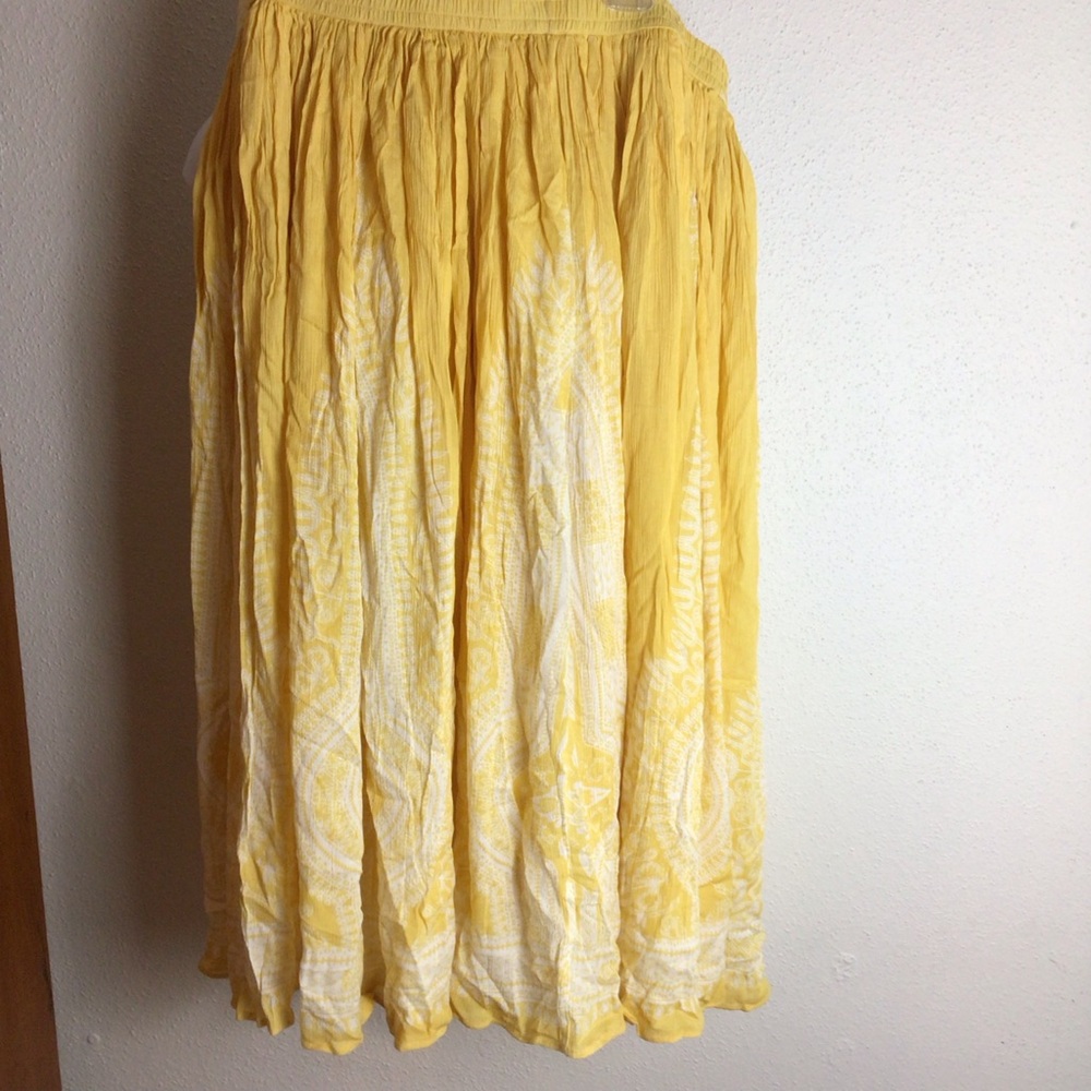 Flowy skirt in sun glow pattern